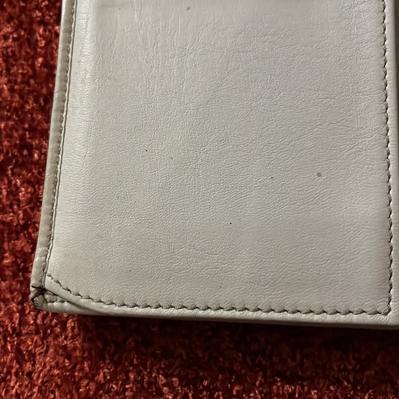 GUCCI WHITE LEATHER WALLET - Picture 7 of 16